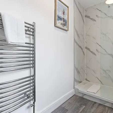 בית נופש Bank House - Prime Location - Free Location, Fast Wifi And Smart Tv By Yoko רדקאר