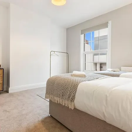 Bank House - Prime Location - Free Location, Fast Wifi And Smart Tv By Yoko Holiday home *
